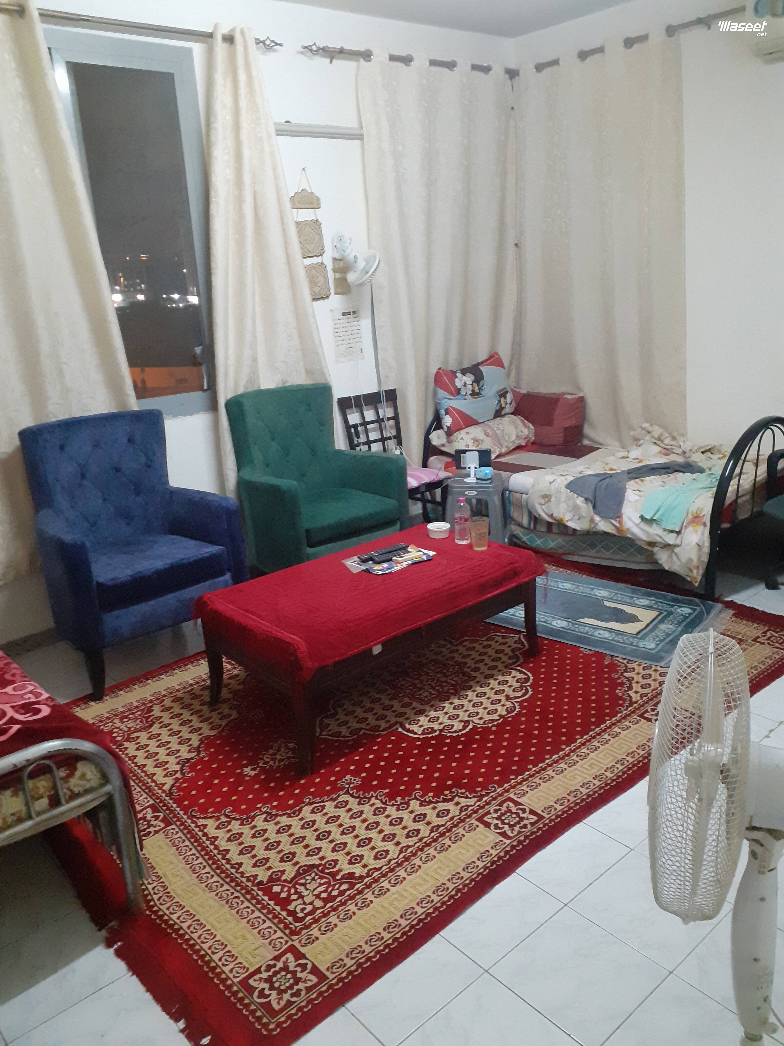 Spacious furnished room for single men 1