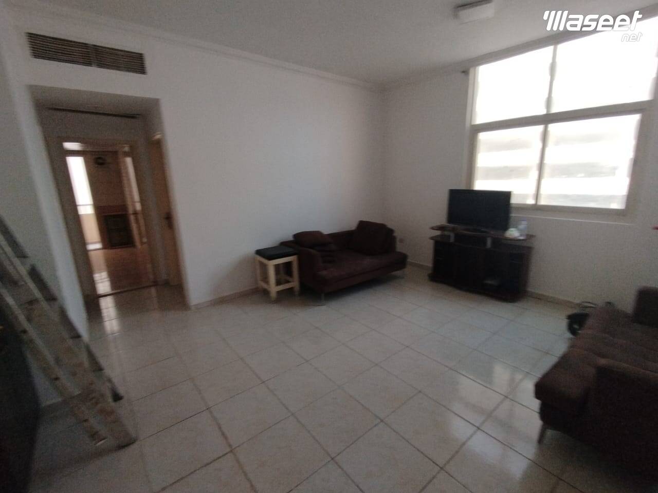 Unfurnished apartment for annual rent 8